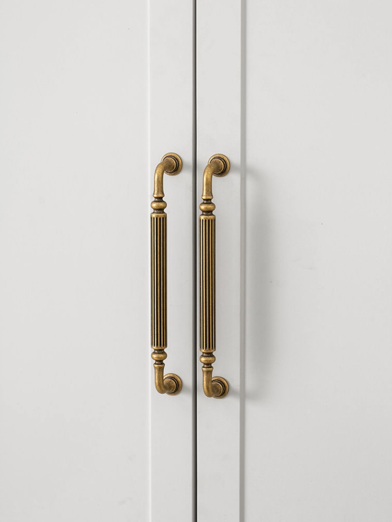 Antique Brass Fluted Cabinet Pull & Knob — Vintage Ribbed Drawer Handle